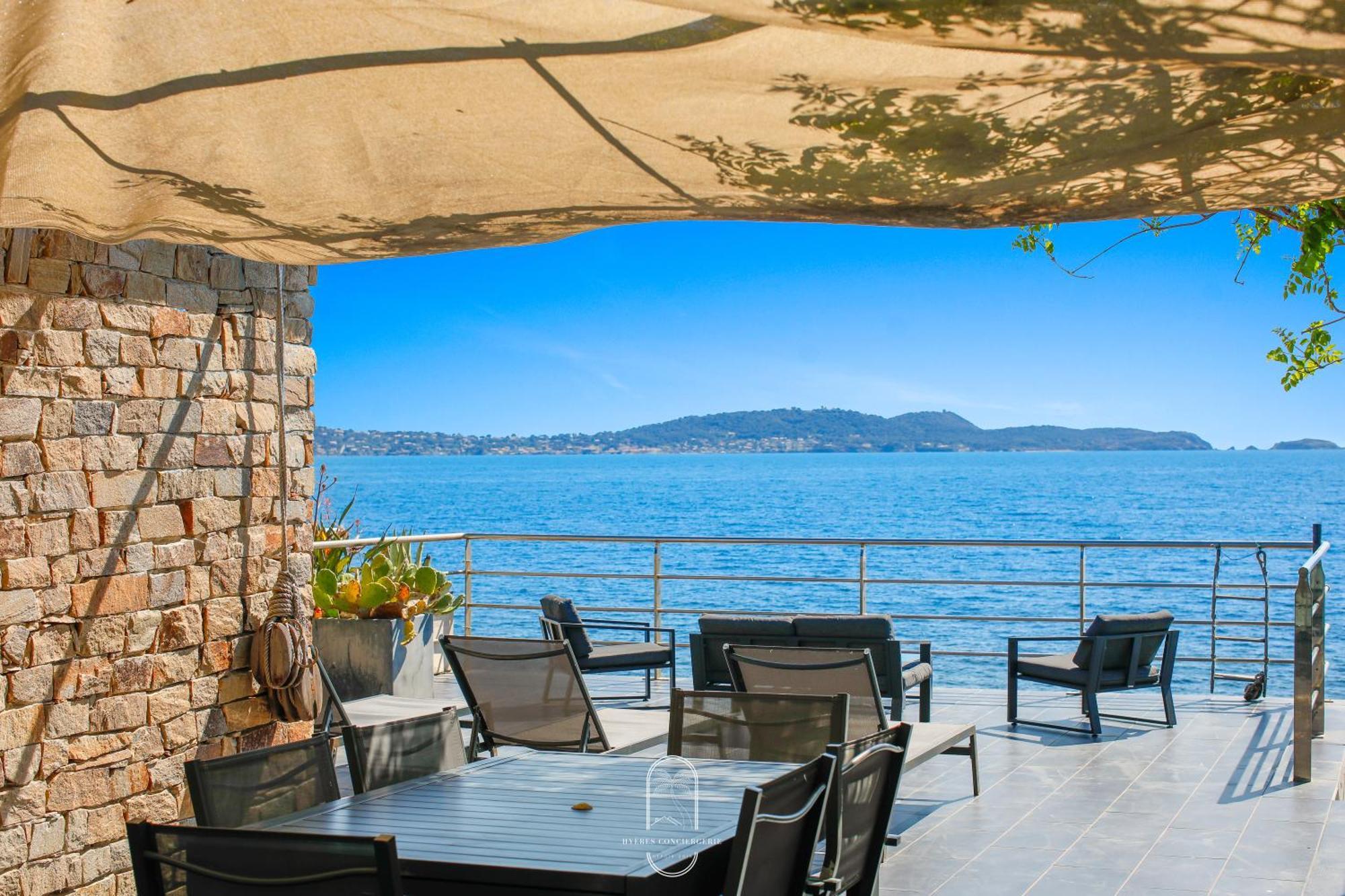 Maison Sur L'Eau-Hyeres-Almanarre-Parkings Clim Wifi By Hc المظهر الخارجي الصورة