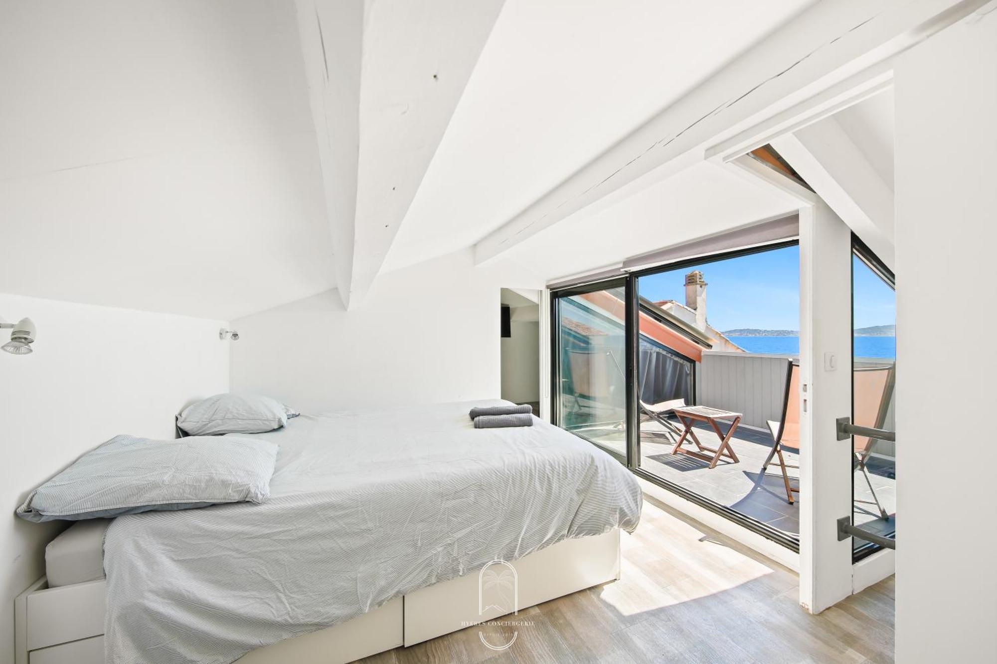 Maison Sur L'Eau-Hyeres-Almanarre-Parkings Clim Wifi By Hc المظهر الخارجي الصورة