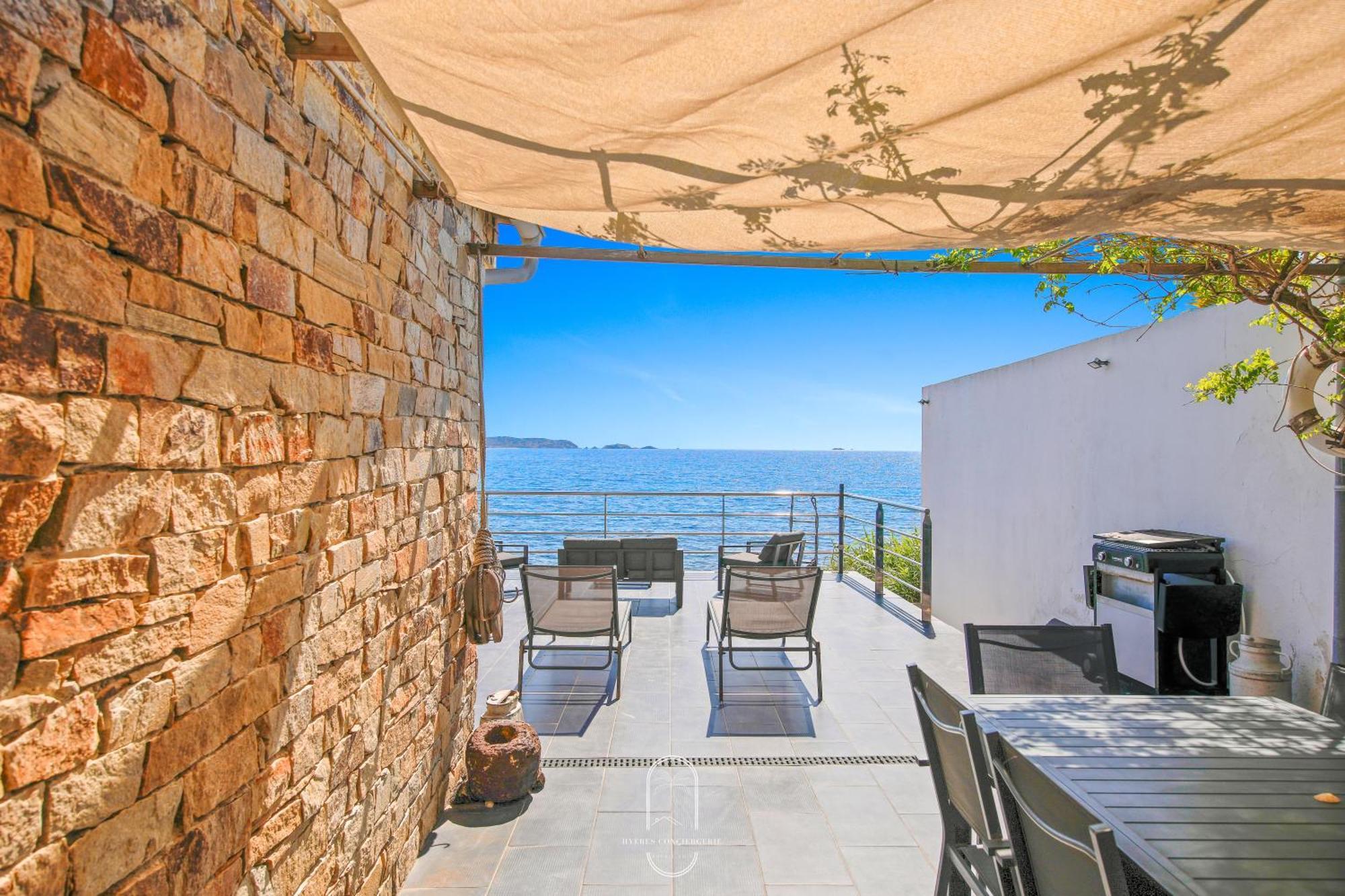 Maison Sur L'Eau-Hyeres-Almanarre-Parkings Clim Wifi By Hc المظهر الخارجي الصورة