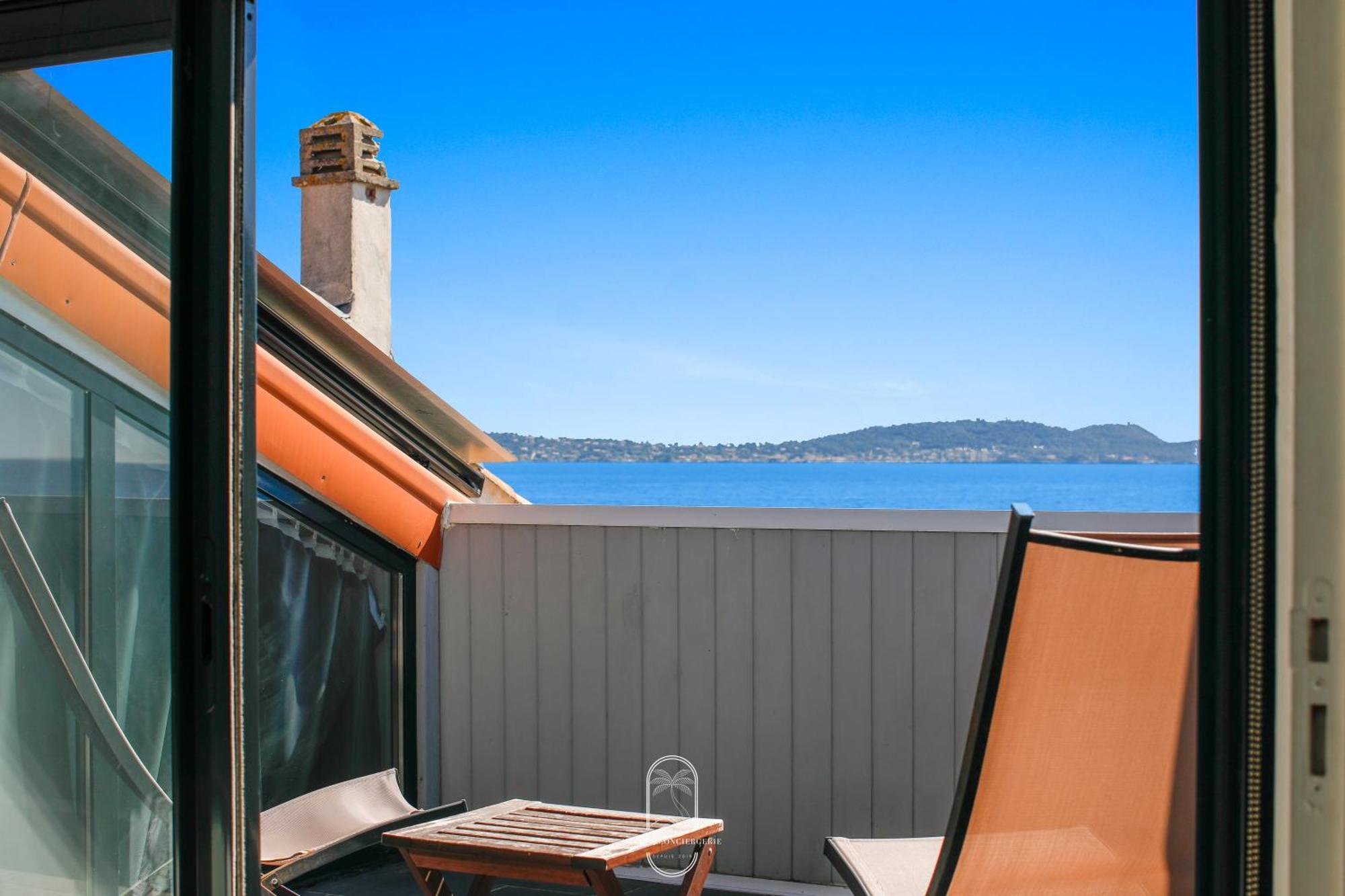 Maison Sur L'Eau-Hyeres-Almanarre-Parkings Clim Wifi By Hc المظهر الخارجي الصورة