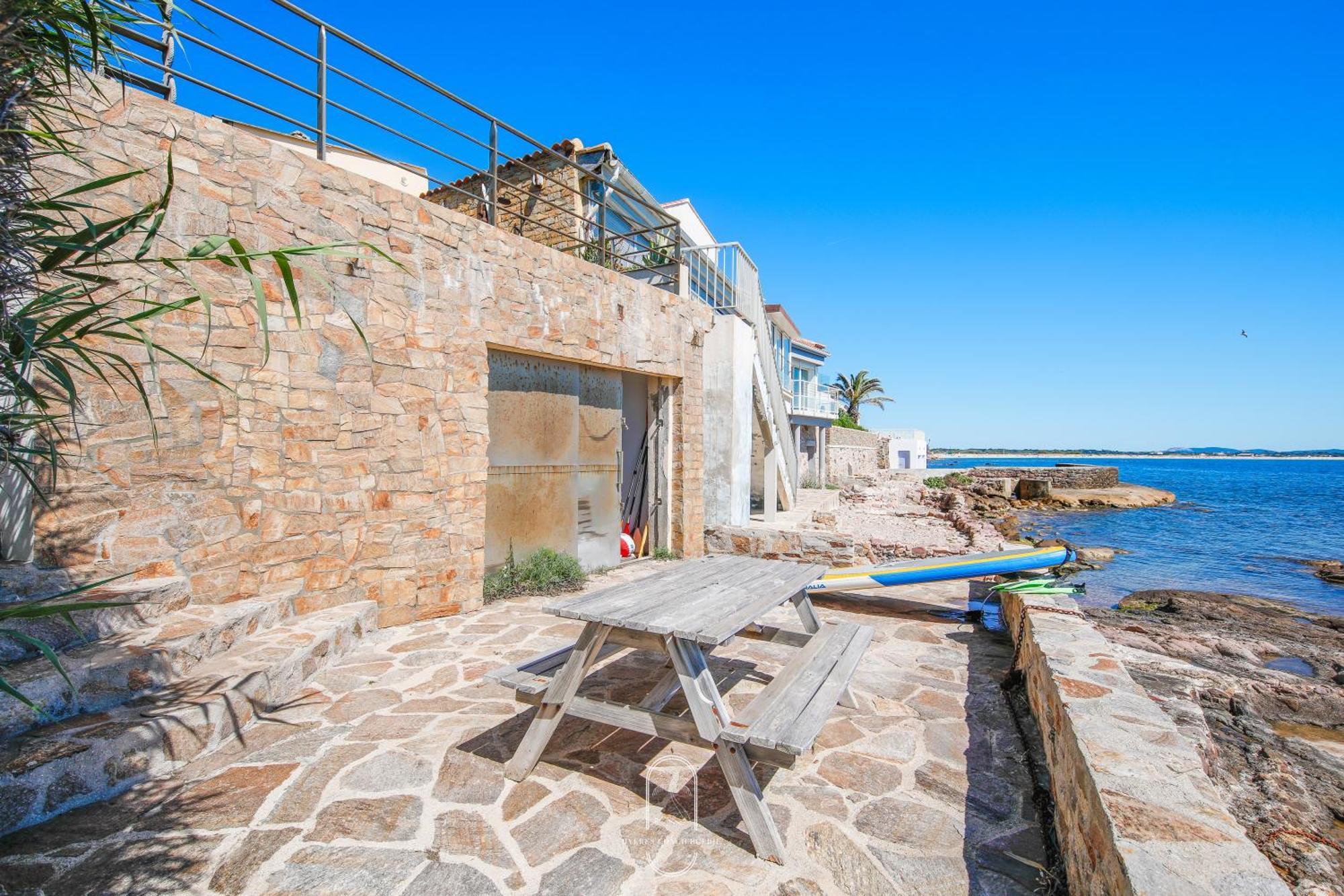 Maison Sur L'Eau-Hyeres-Almanarre-Parkings Clim Wifi By Hc المظهر الخارجي الصورة