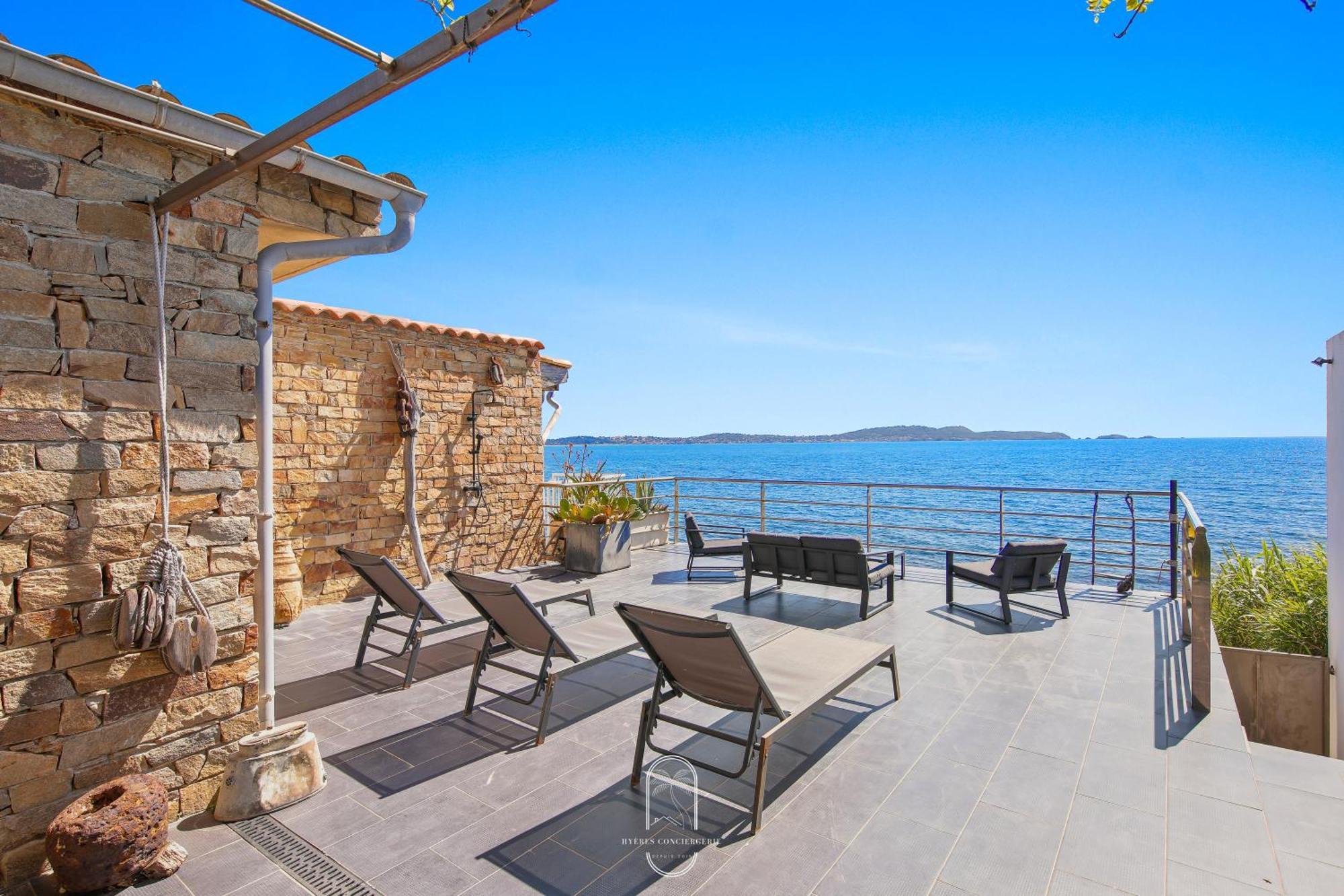 Maison Sur L'Eau-Hyeres-Almanarre-Parkings Clim Wifi By Hc المظهر الخارجي الصورة