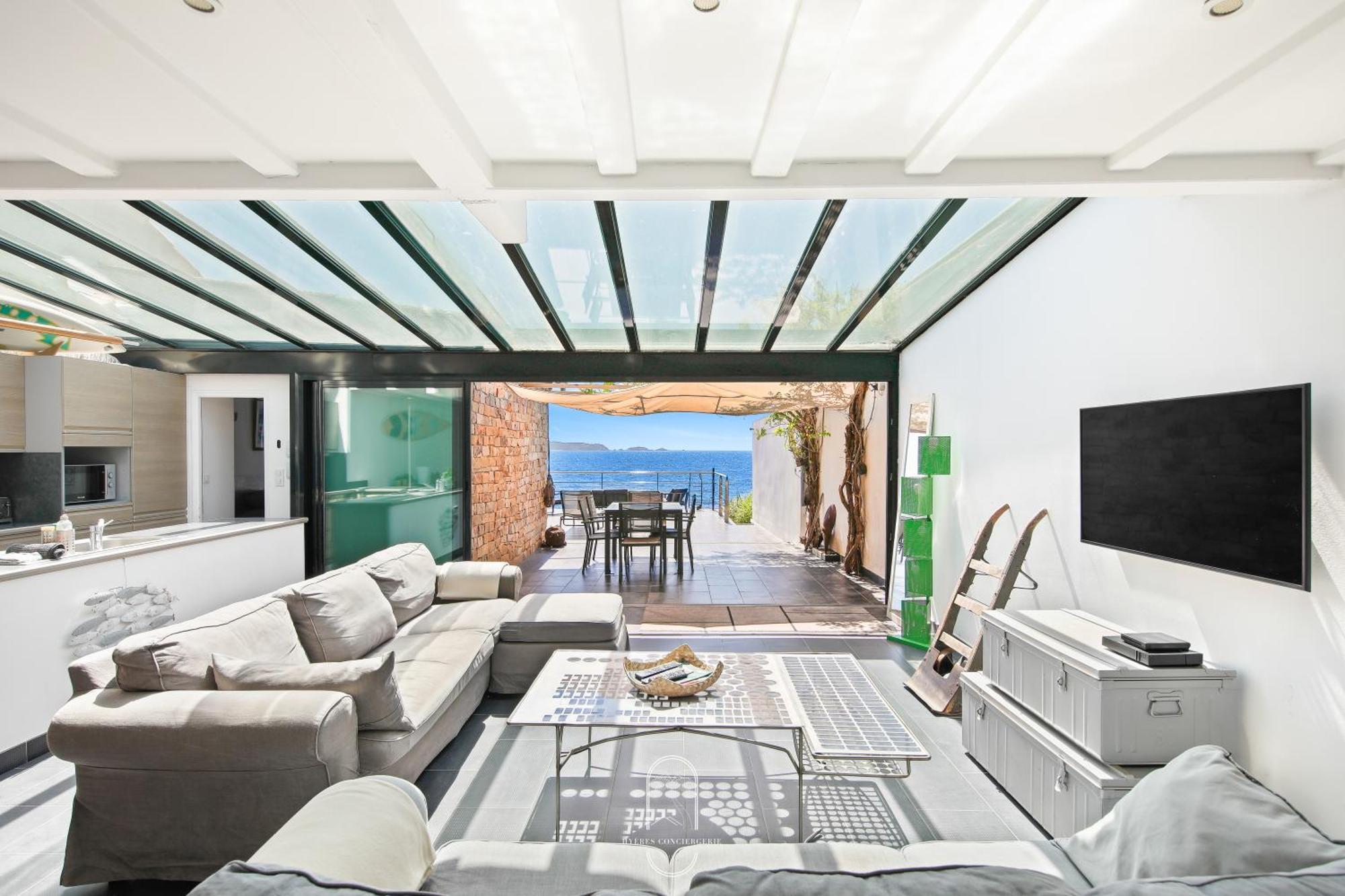 Maison Sur L'Eau-Hyeres-Almanarre-Parkings Clim Wifi By Hc المظهر الخارجي الصورة