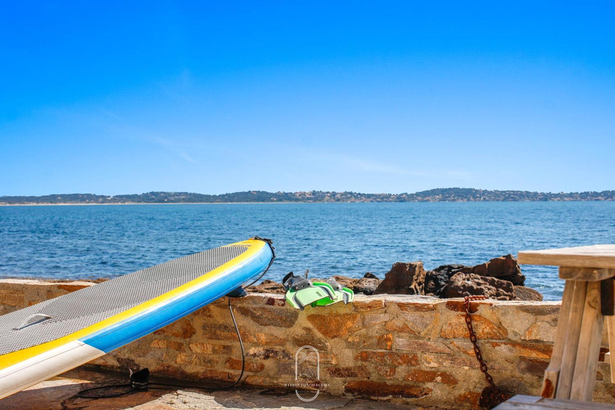 Maison Sur L'Eau-Hyeres-Almanarre-Parkings Clim Wifi By Hc المظهر الخارجي الصورة