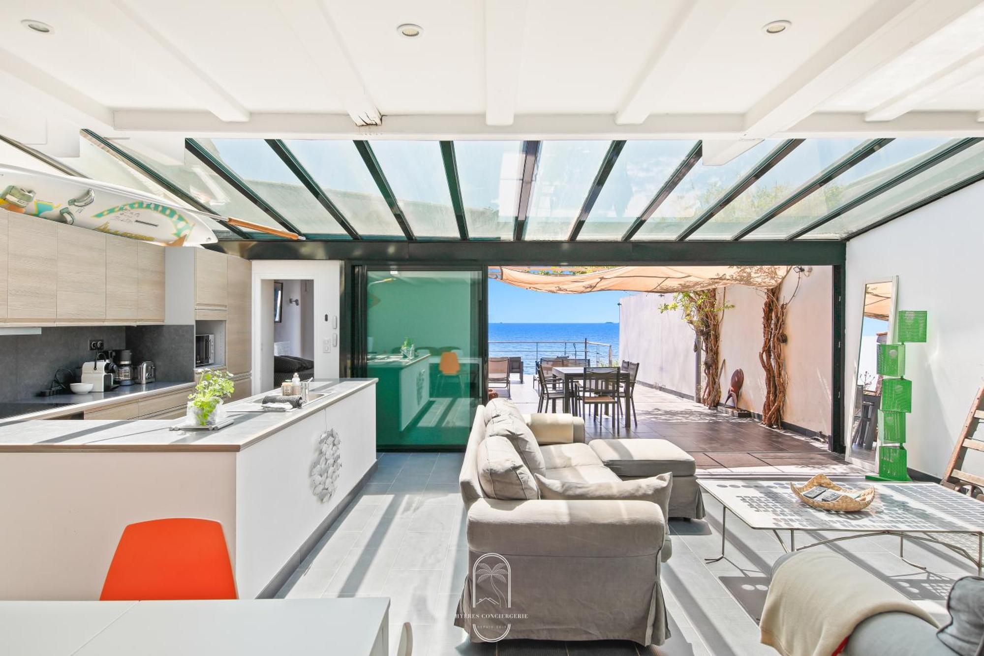 Maison Sur L'Eau-Hyeres-Almanarre-Parkings Clim Wifi By Hc المظهر الخارجي الصورة