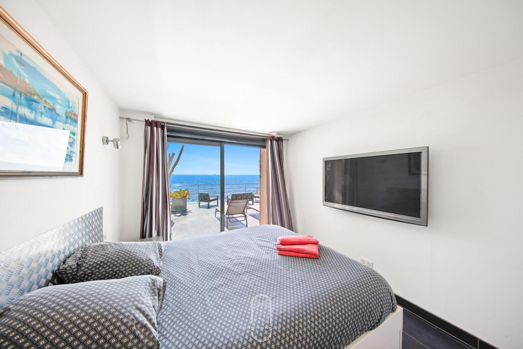 Maison Sur L'Eau-Hyeres-Almanarre-Parkings Clim Wifi By Hc المظهر الخارجي الصورة