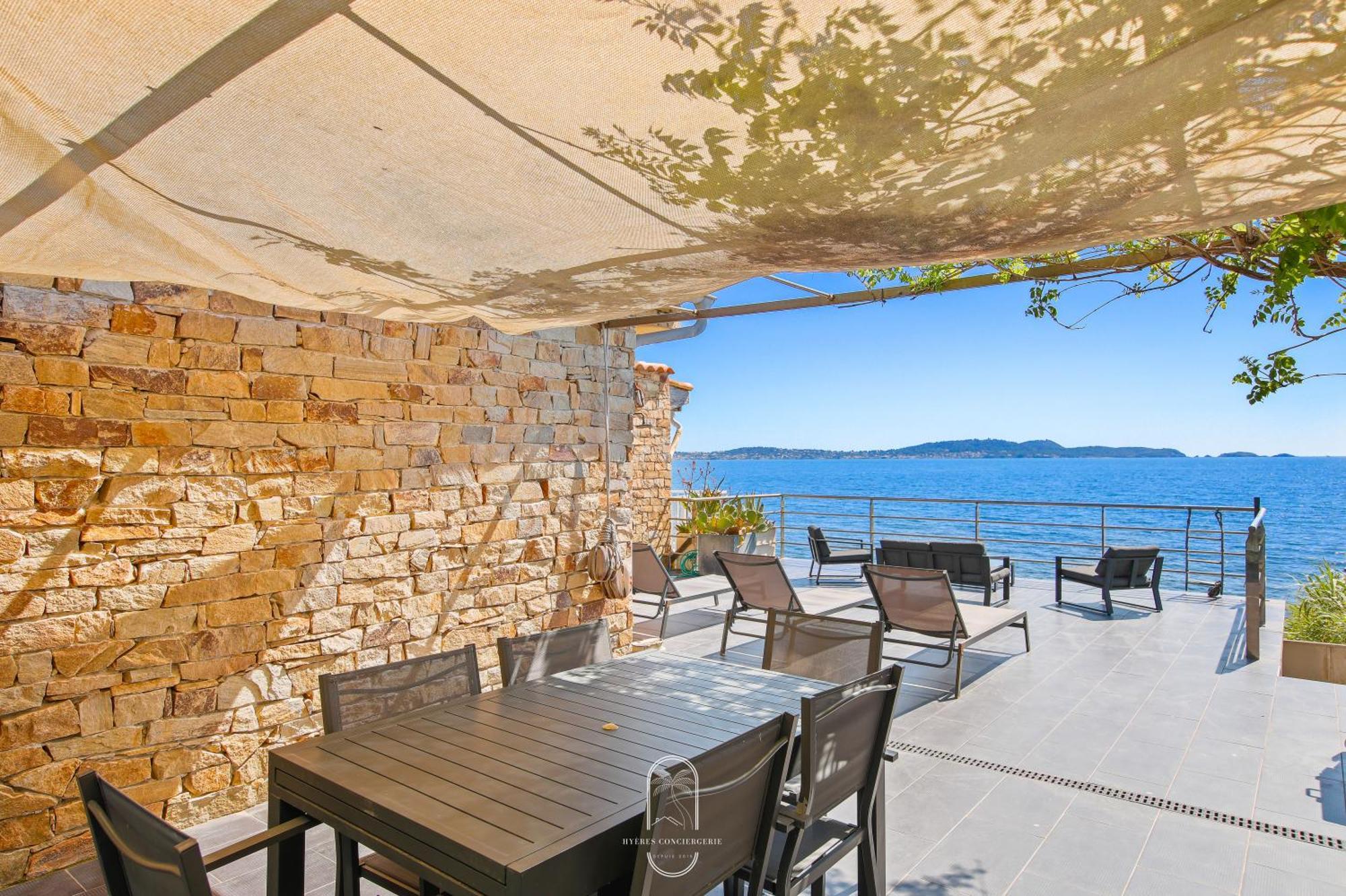 Maison Sur L'Eau-Hyeres-Almanarre-Parkings Clim Wifi By Hc المظهر الخارجي الصورة