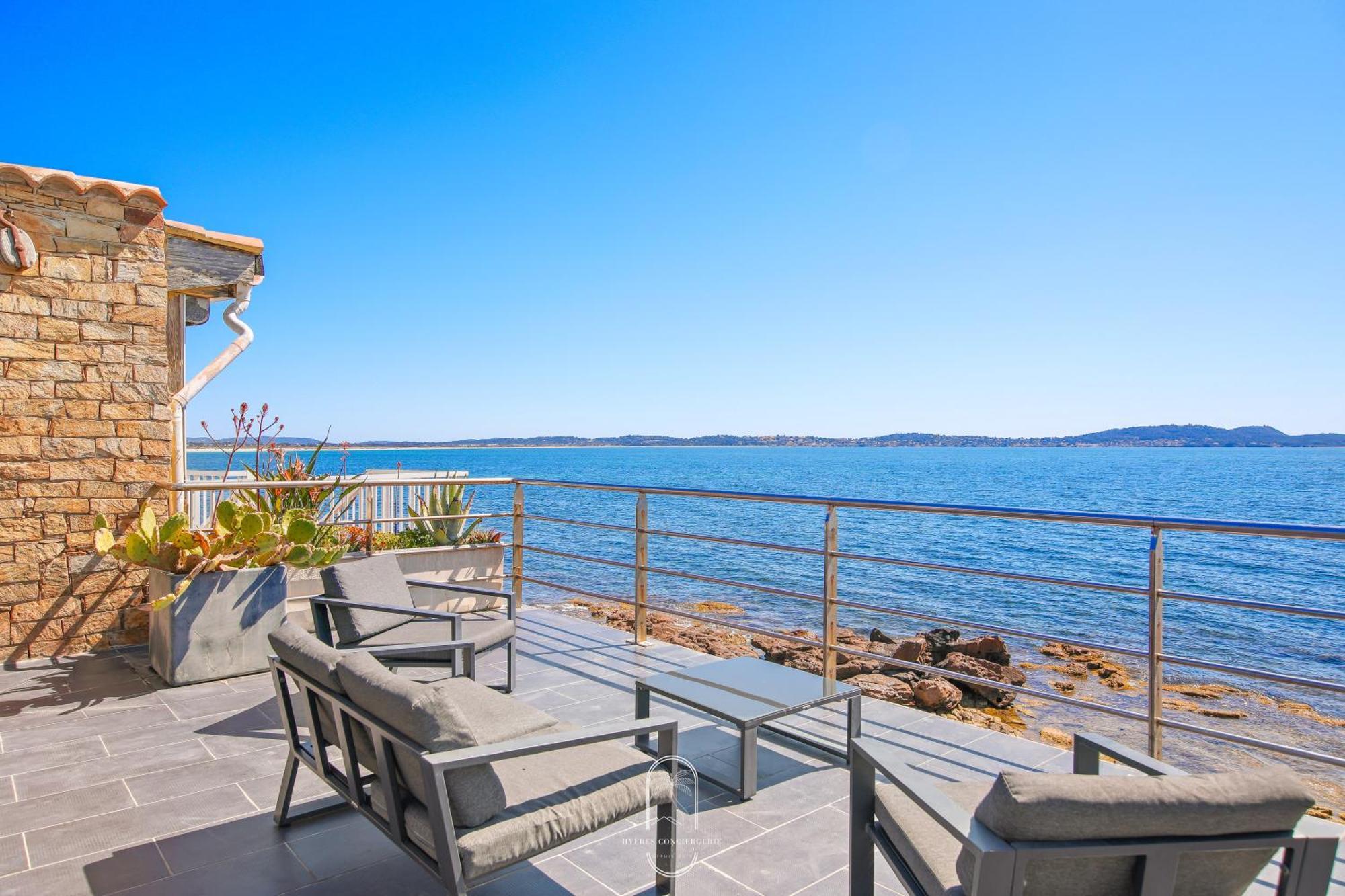 Maison Sur L'Eau-Hyeres-Almanarre-Parkings Clim Wifi By Hc المظهر الخارجي الصورة