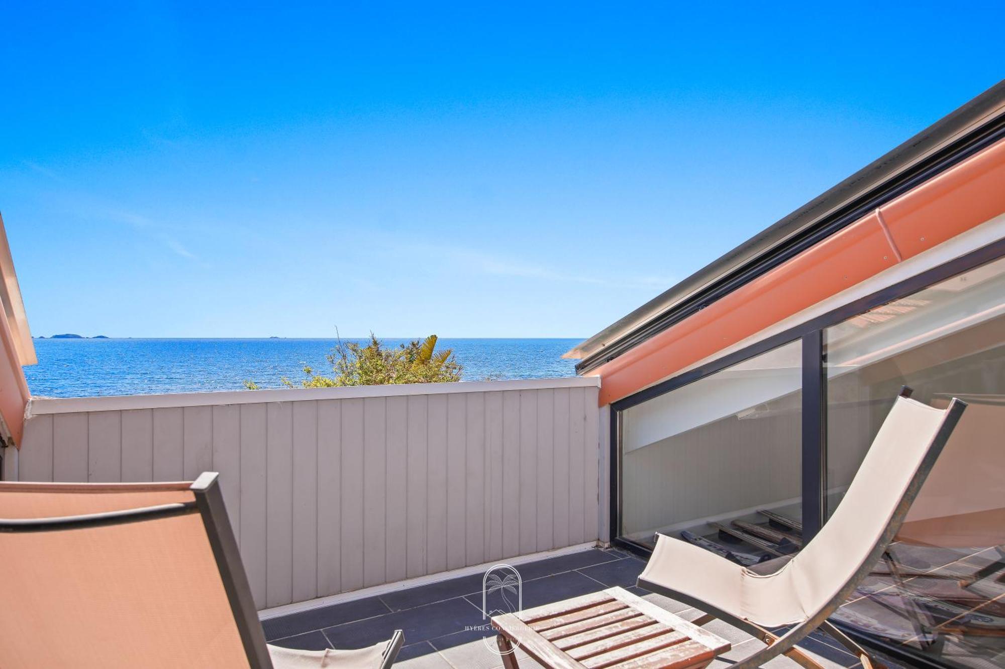 Maison Sur L'Eau-Hyeres-Almanarre-Parkings Clim Wifi By Hc المظهر الخارجي الصورة
