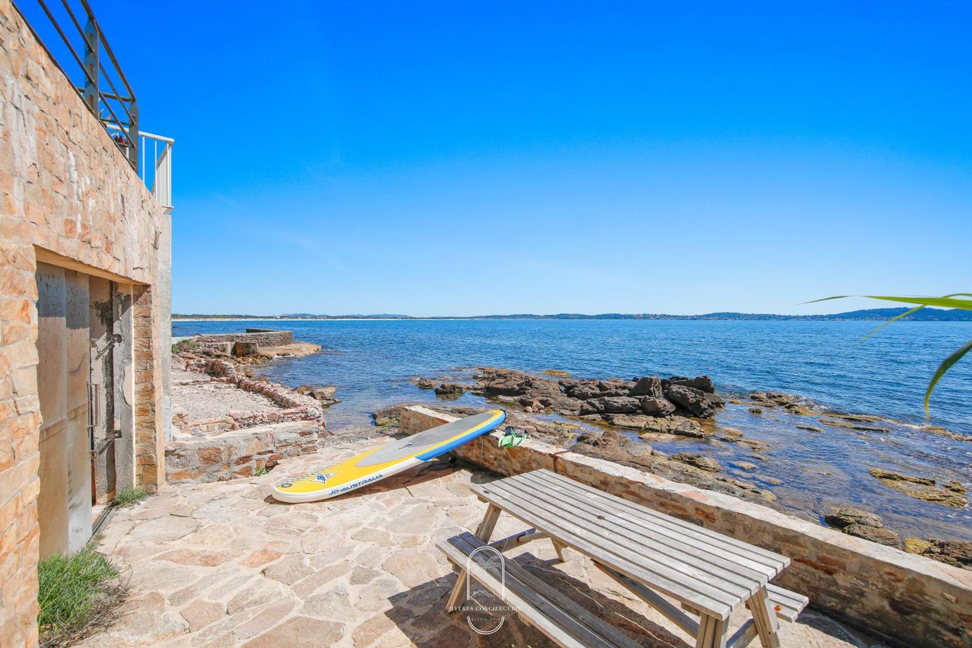 Maison Sur L'Eau-Hyeres-Almanarre-Parkings Clim Wifi By Hc المظهر الخارجي الصورة